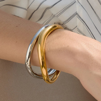 Elara Flow Bangle